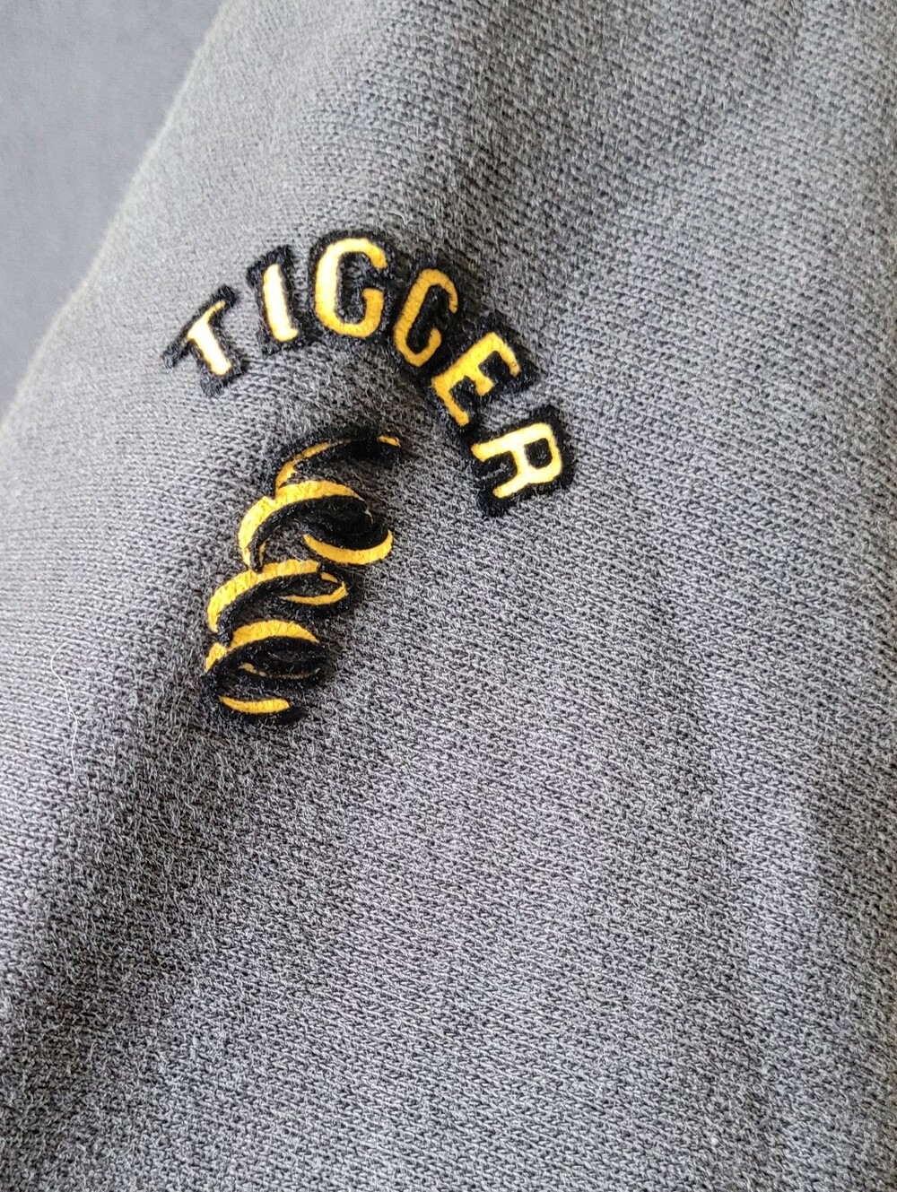 The Disney Store Vintage Tigger Sweatshirt Size XL - Picture 4 of 9